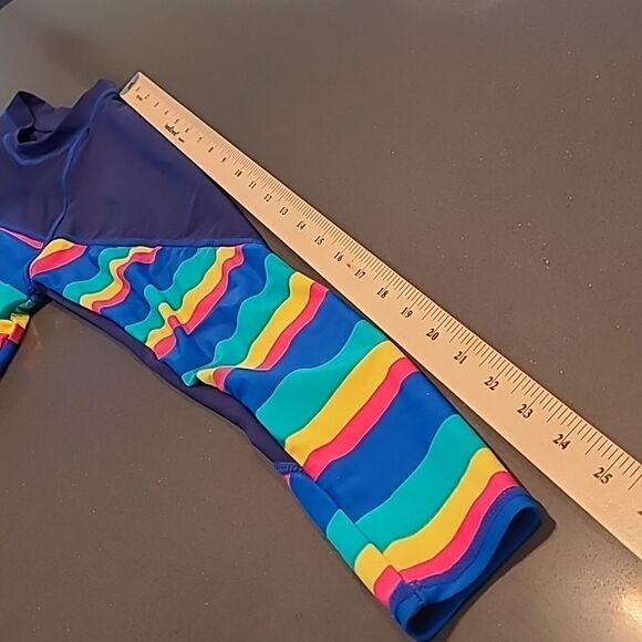 Colorful sz M Long Sleeve Swim Top with built in bra NWOT - Picture 6 of 9
